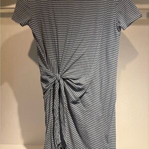 Vince Striped Knot-Side Short Sleeve Dress in Gray and White